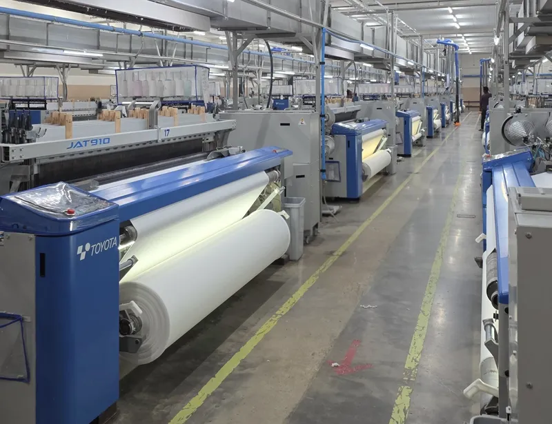 Toyota air-jet looms weaving cotton fabric on the SSPL production floor